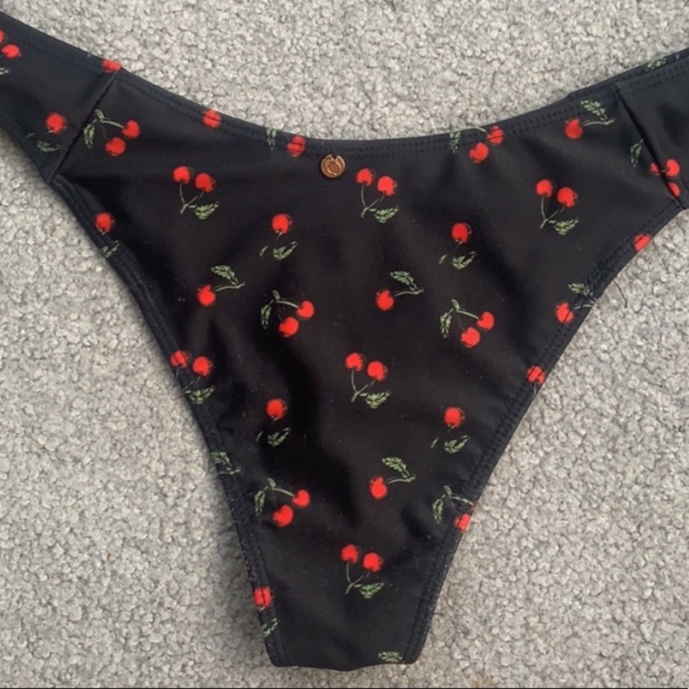 For love and lemons black cherry bikini - Picture 5 of 6